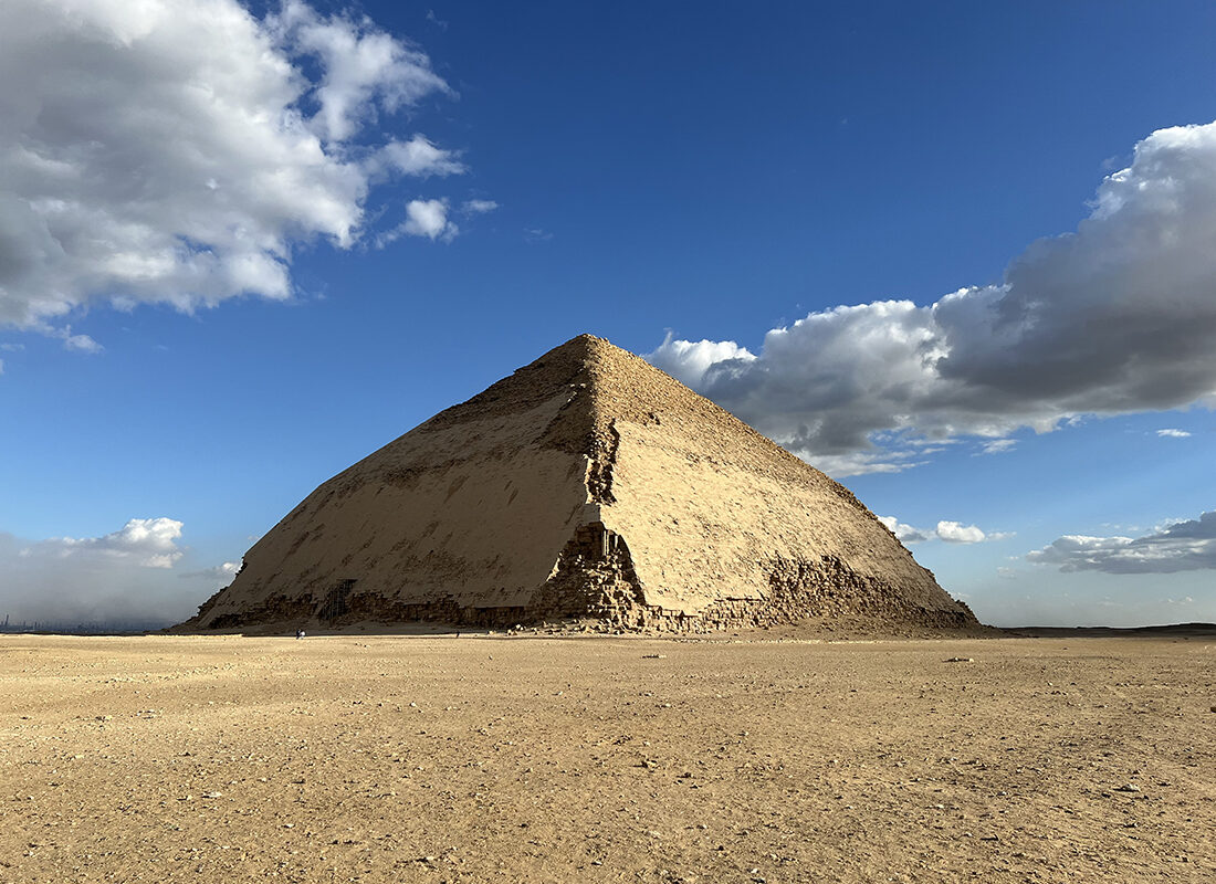 Knikpiramide van koning Snoferoe, Dasjoer, Egypte