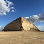 Knikpiramide van koning Snoferoe, Dasjoer, Egypte